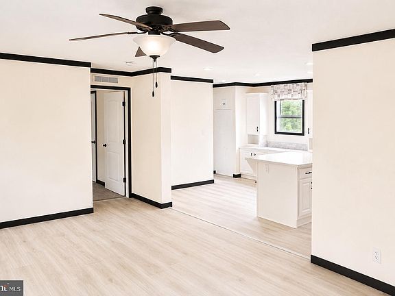 5th image of 119 Middle Dr #119