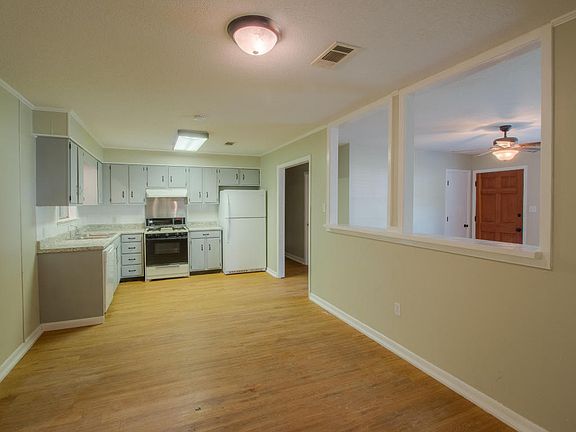 3rd image of 216 Alverado Dr
