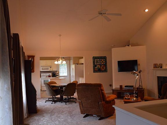 5th image of 169 Stone Hedge Row Dr