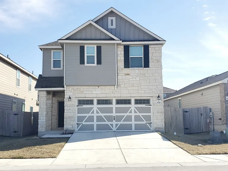 1126 Loganberry Dr