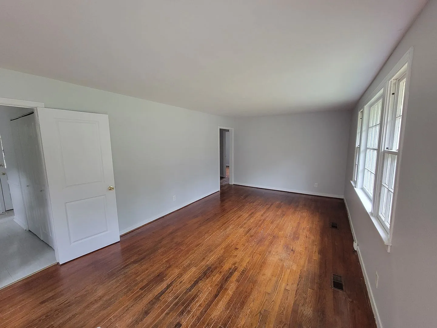 3 Bedroom 1 Bathroom House — Photo 4