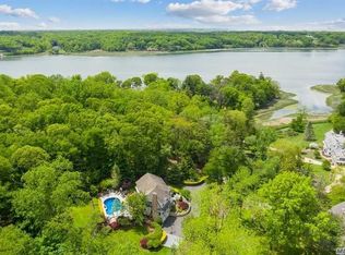 76 Harbor Rd, Saint James, NY 11780