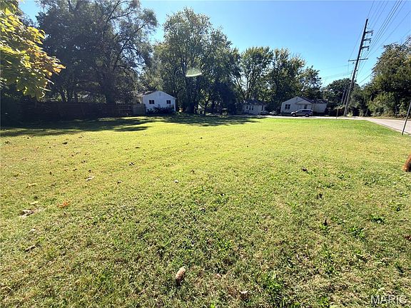 4th image of 241 Manning Ave