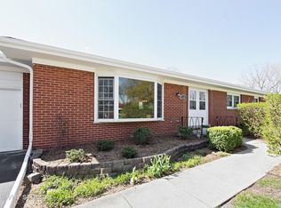 160 E Crestview Ave, Elmhurst, IL 60126