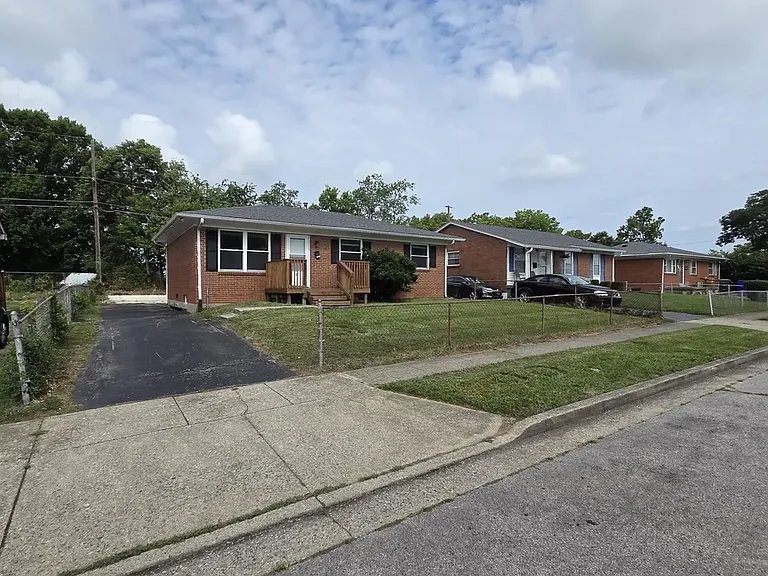 1021 Saint Martins Ave — Photo 17