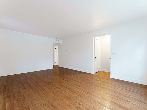 3rd image of 5030 W Roscoe St #2