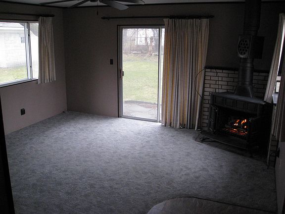 Family rm w/ Franklin Stove