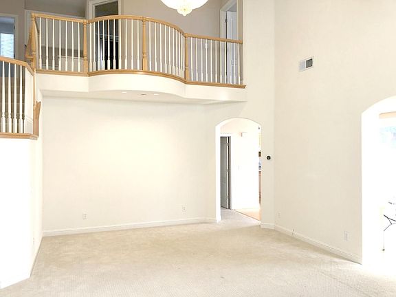 3rd image of 544 Hyannis Dr