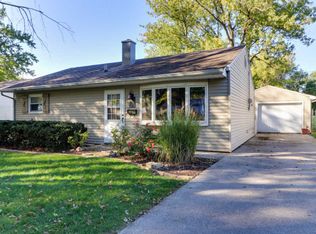 1208 Prairie Ln, Bloomington, IL 61701