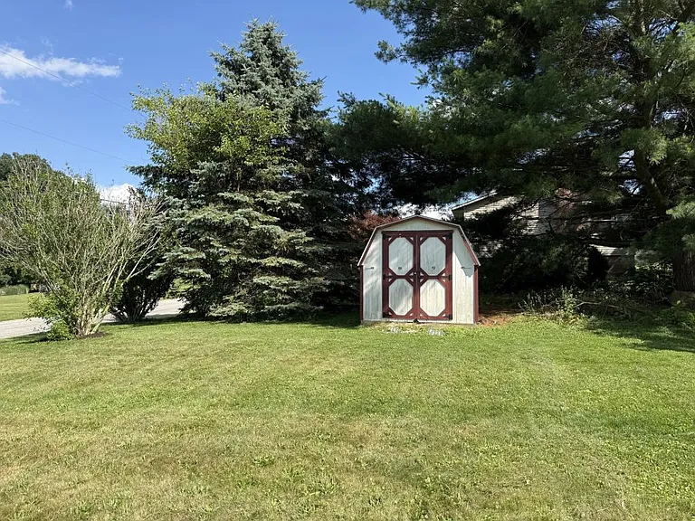 132 Villard St — Photo 3