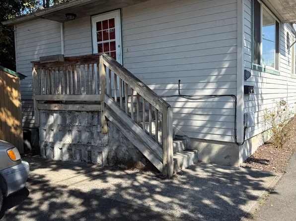 250 N 15th St APT A, Saint Helens, OR 97051