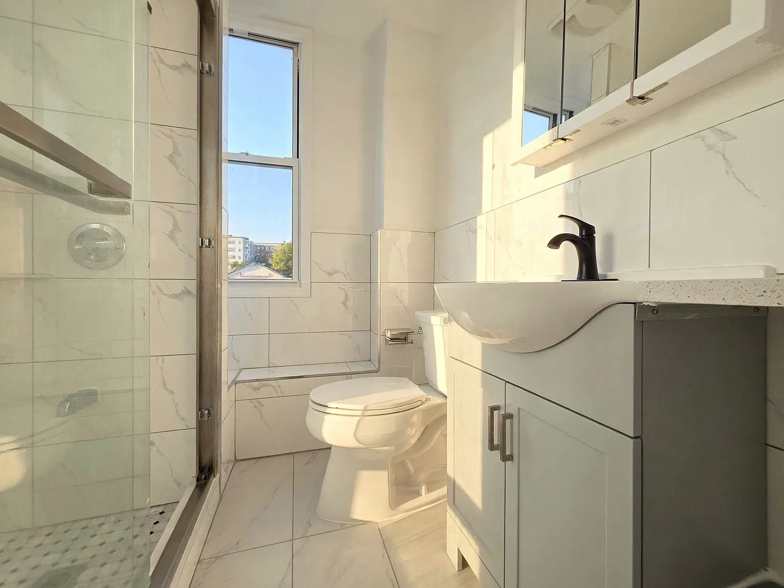 2 bed, 600 sqft, $2,400 — Photo 4