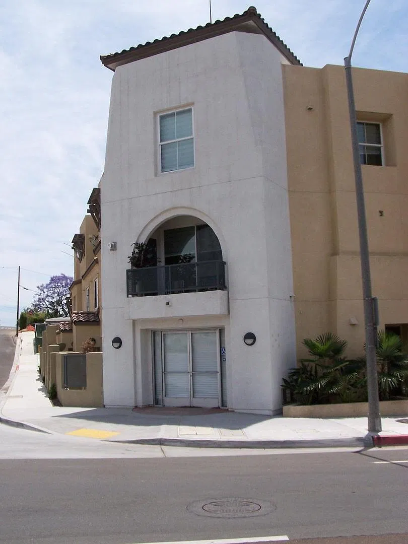 La Mesa 3BR/3.5 Townhouse with Retail/Office Space -Work from home! — Photo 2