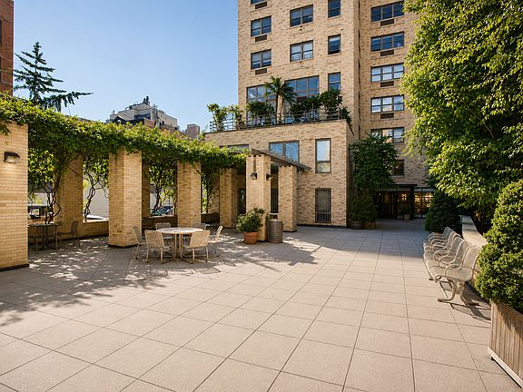 5th image of 756 Washington St APT 2F