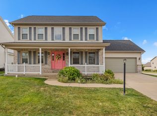 1701 Hunters Ridge Ct, Mahomet, IL 61853