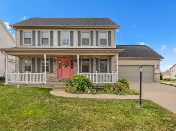 1701 Hunters Ridge Ct, Mahomet, IL 61853