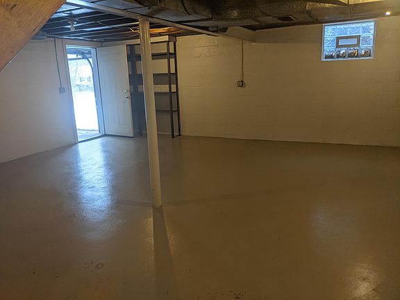 Painted basement floor with epoxy floor coating