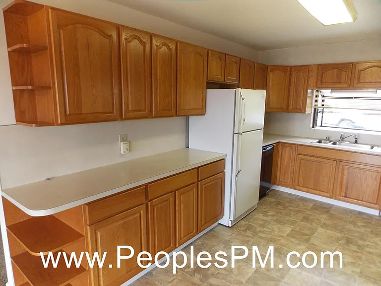 1617 Jones Ave NE — Photo 4