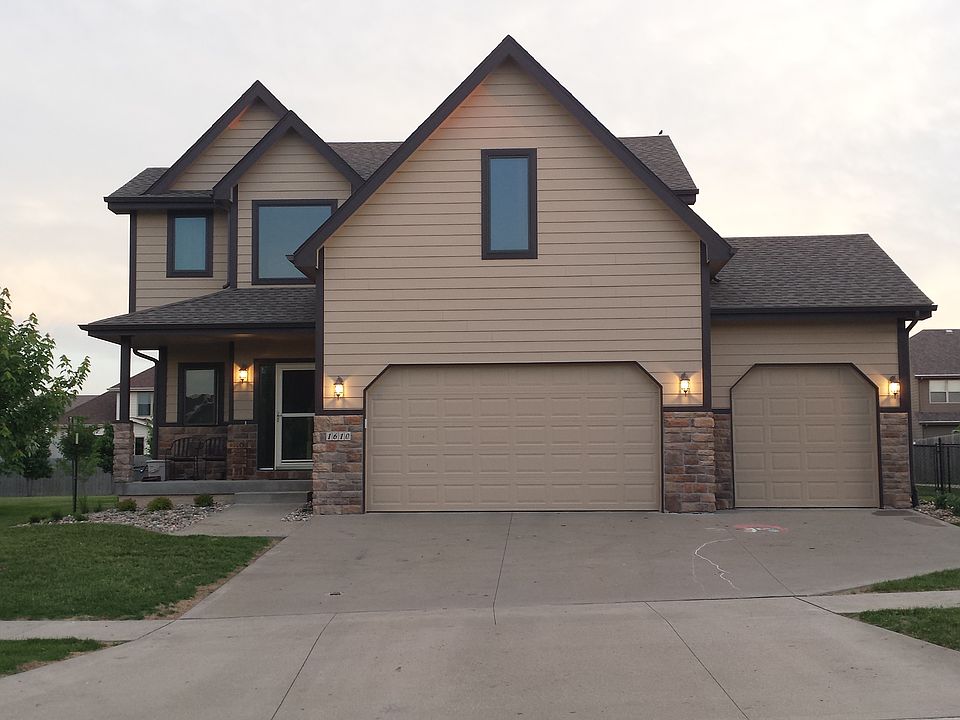 1st image of 1610 SE Heritage Dr