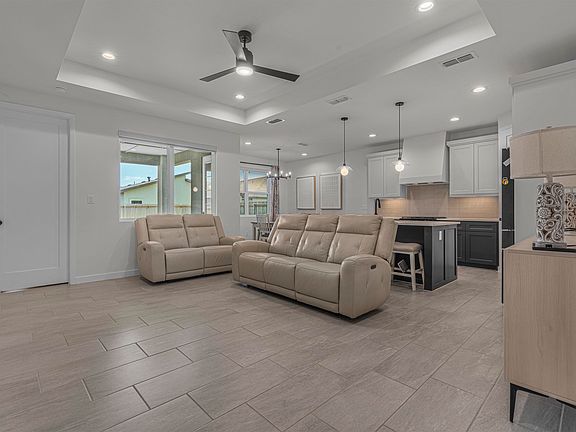 4th image of 107 Canyon Lake Dr