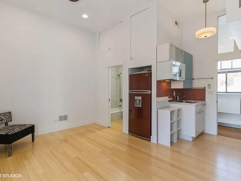 2541 W Chicago Ave #2R — Photo 5