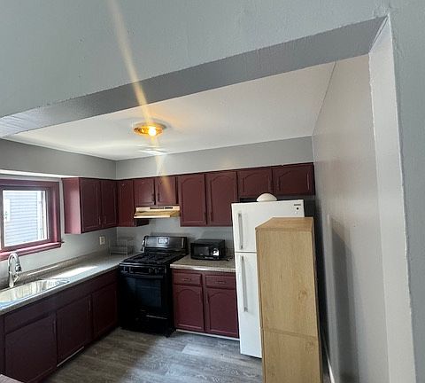 5th image of 162 Regis Dr #1