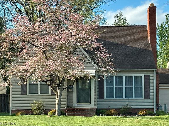 2nd image of 262 Elmwood Dr