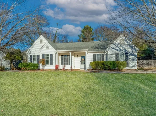 330 Weeping Willow Dr, Seneca, SC 29672