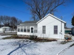 307 E State St, Fox Lake, WI 53933