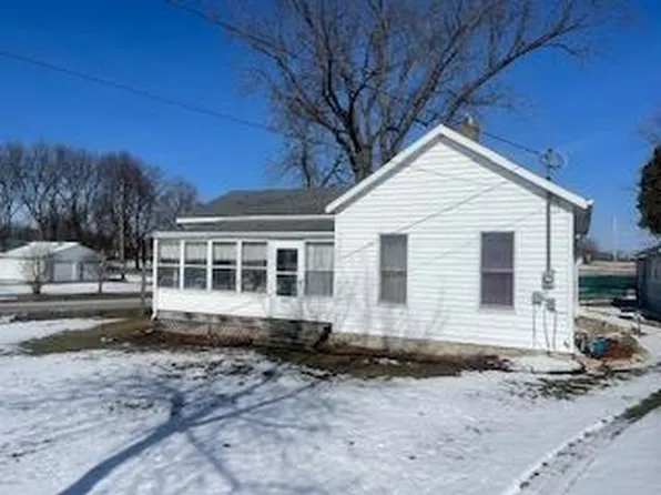 307 East State St, Fox Lake, WI 53933