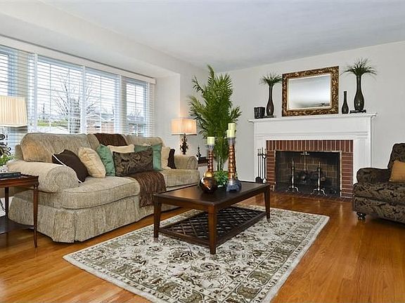 3rd image of 8108 Colmar Dr