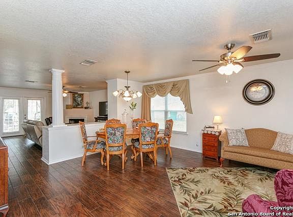2nd image of 102 Lauren Ln