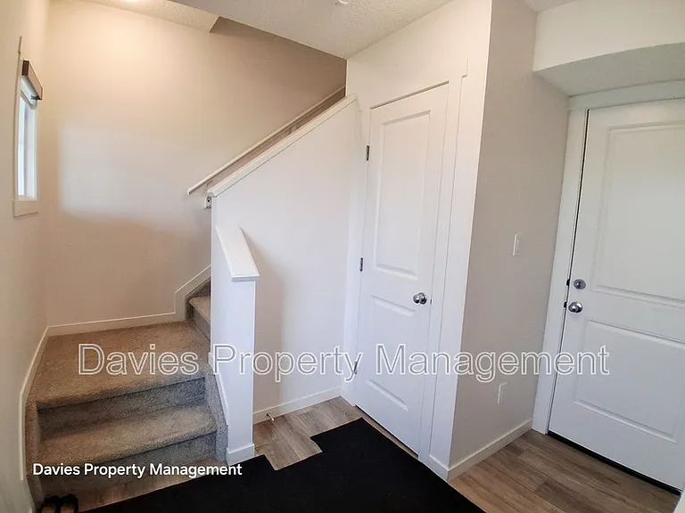 32 Jensen Gate — Photo 5