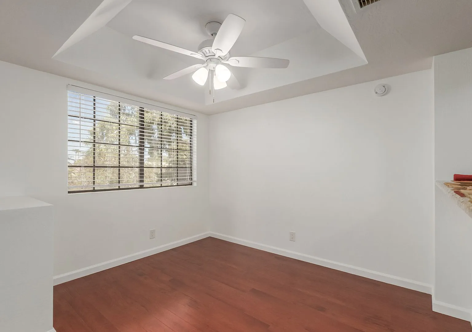 Modern 2-Bedroom Chandler Condo — Photo 4
