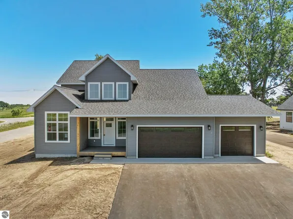 393 Zinnia Dr, Traverse City, MI 49696