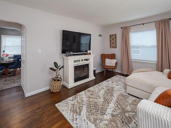 4th image of 1620 W Central Park Ave