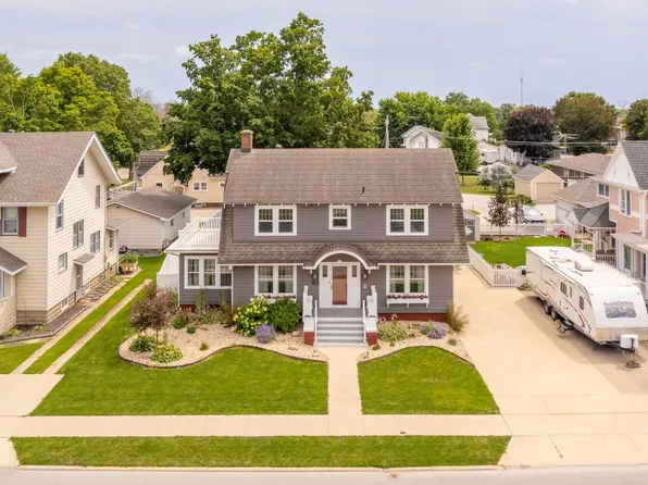 305 W 1st St, Sumner, IA 50674