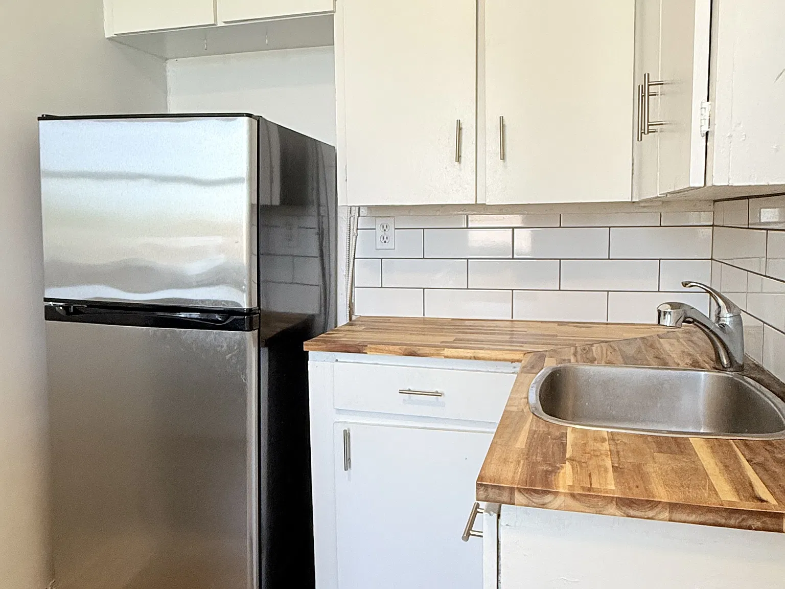 74 Hanna Street West — Photo 2