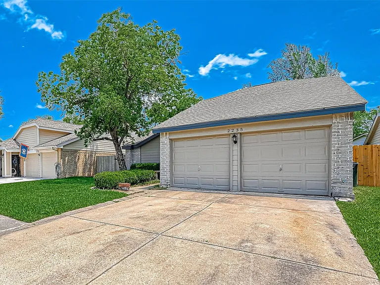 2235 Sentinal Oaks St — Photo 3
