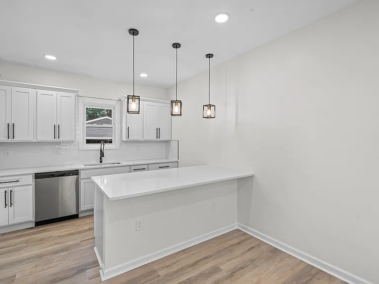12028 Wade Park Ave — Photo 15