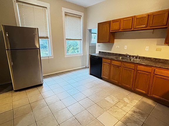 5th image of 3429 Moulton Ave