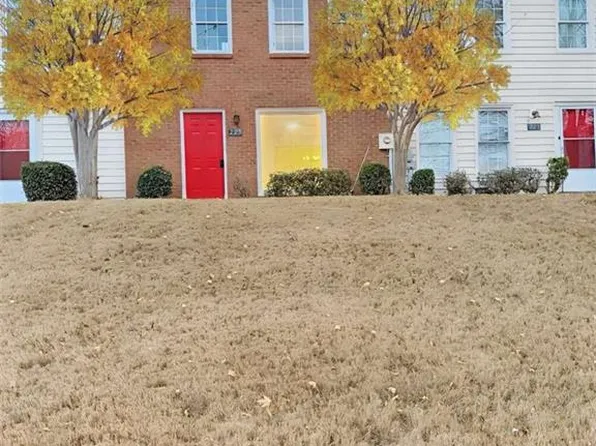223 High Creek Dr, Roswell, GA 30076