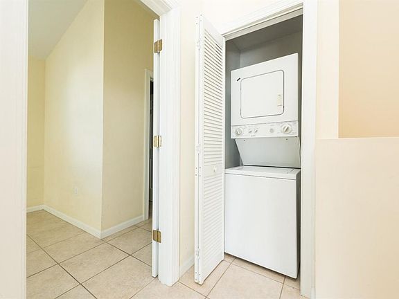 5th image of 19 Coral Way
