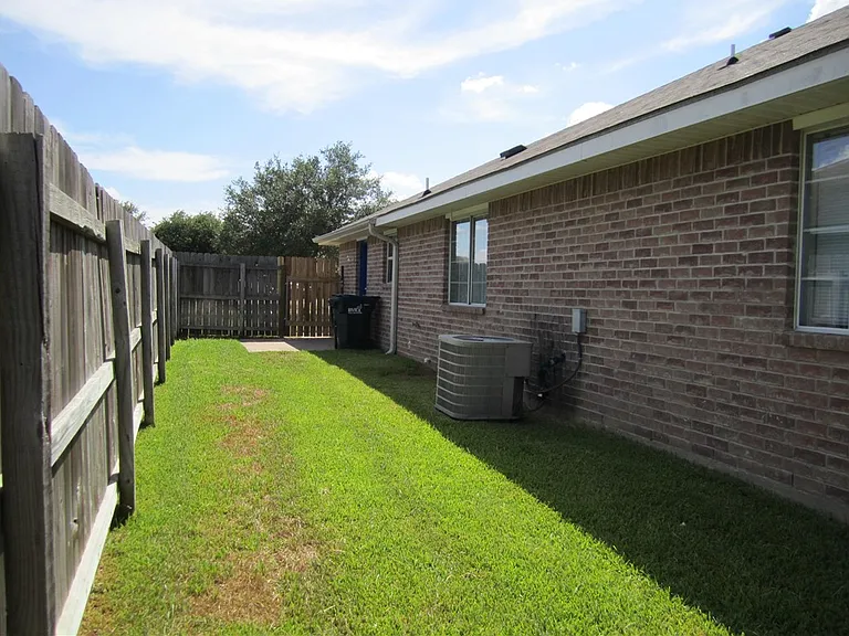 3607 Glenna Ct — Photo 19