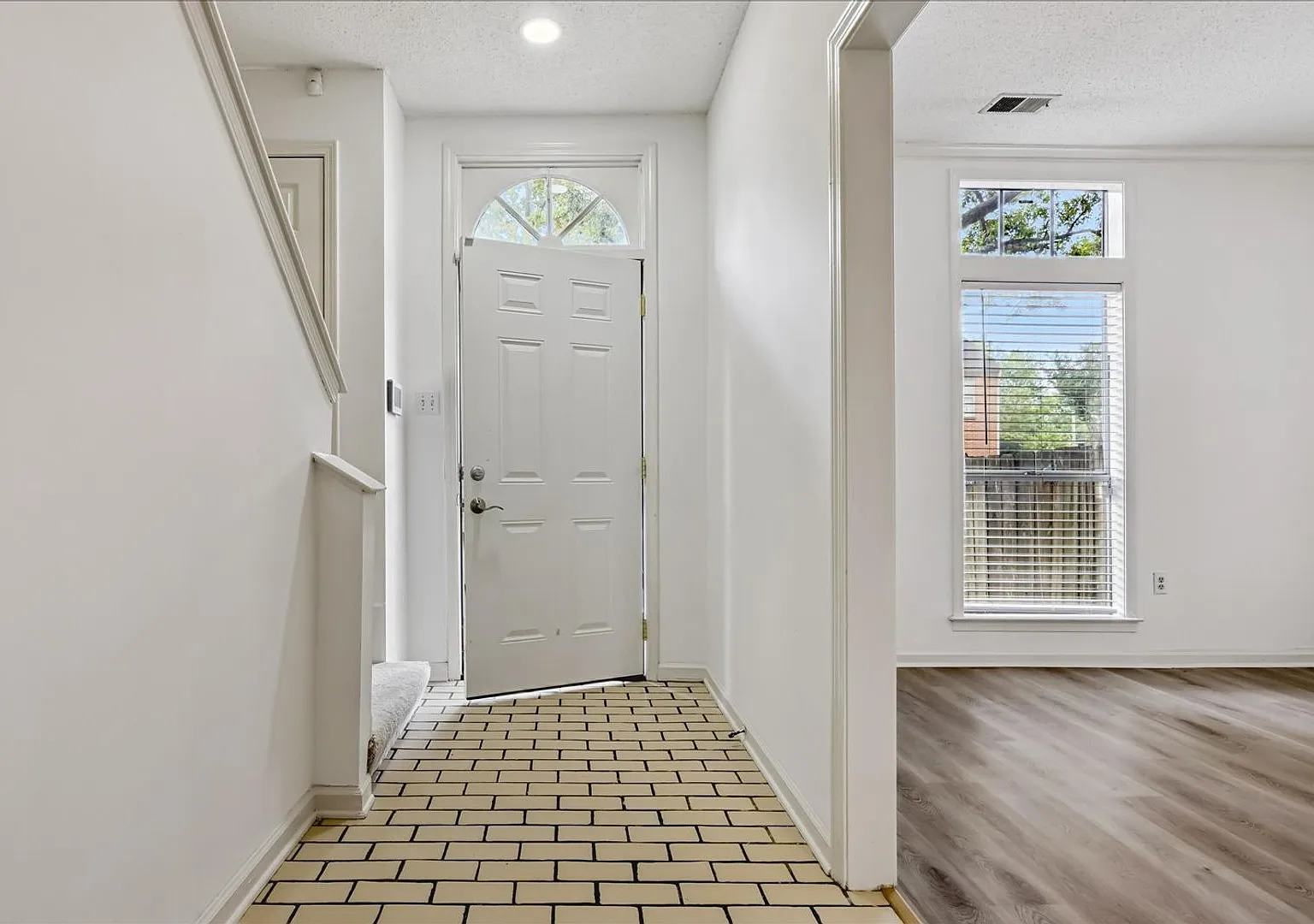 Stylish & Spacious 2-Bedroom Home in Memphis-Prime Location! — Photo 3