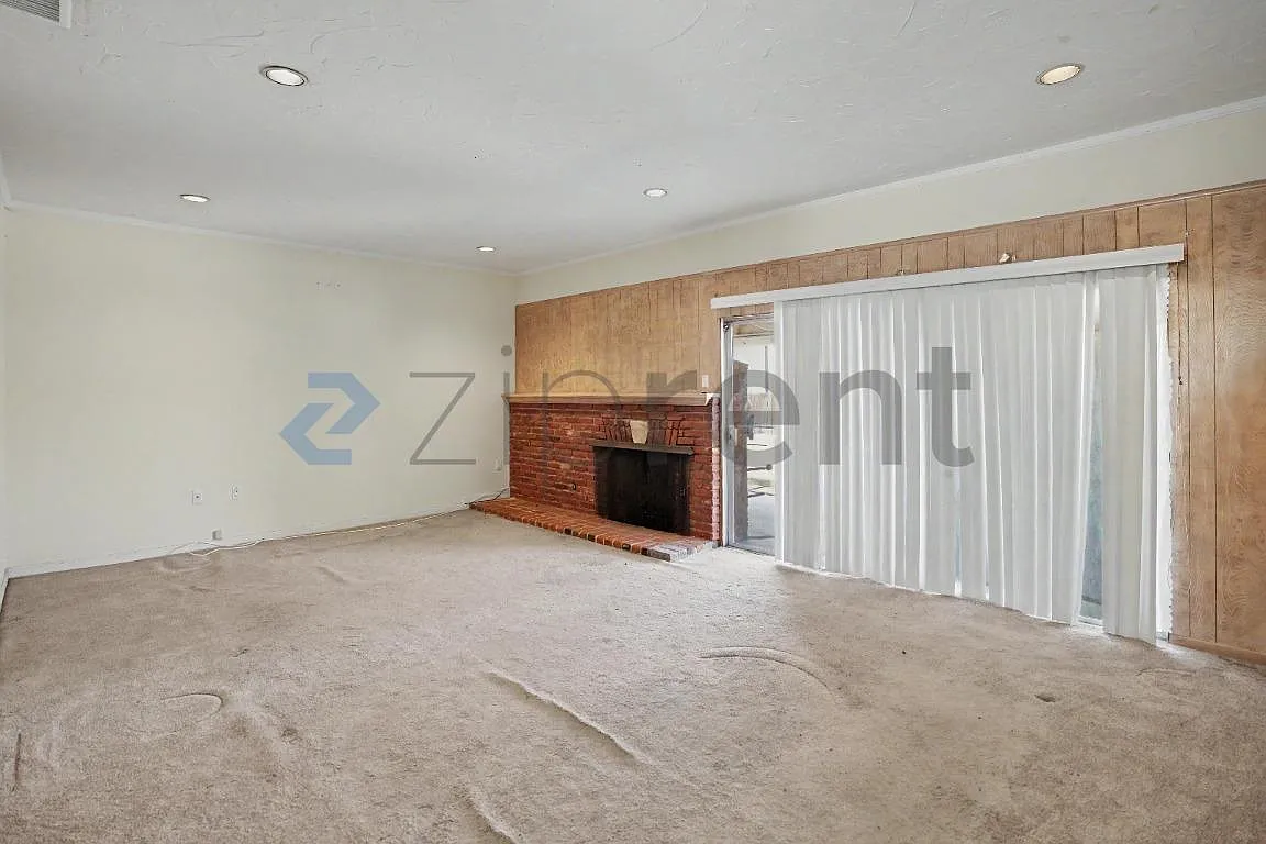 4 bed, 2.5 bath, 1861 sqft, $4,125 — Photo 3