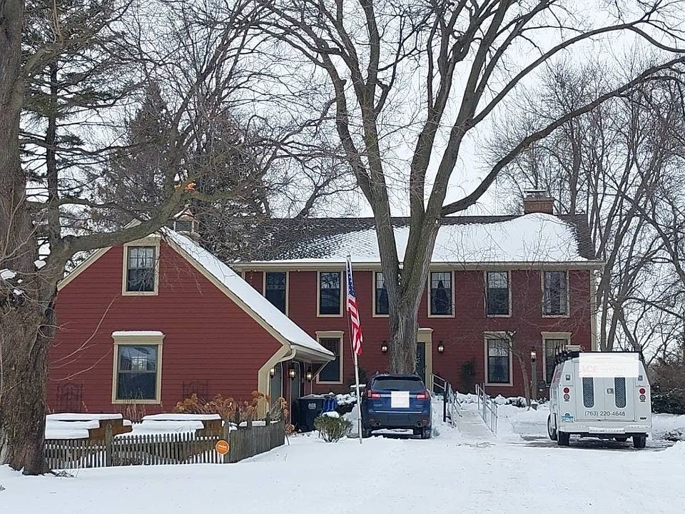 1st image of 812 River Ln