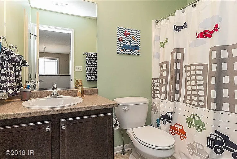 3 bed, 2035 sqft, $2,500 — Photo 2