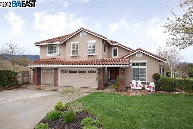 1st image of 843 Genevieve Pl
