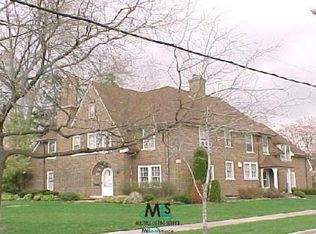 700 Balfour St, Grosse Pointe, MI 48230